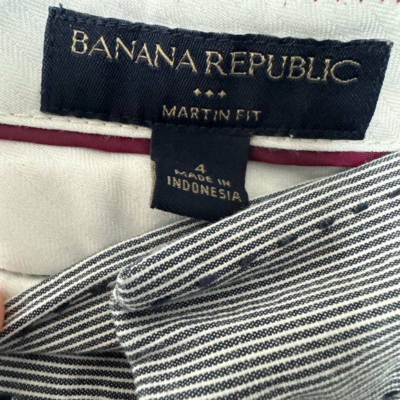 Banana Republic Pin Stripe Bermuda Shorts size 4 EUC like new condition - Picture 3 of 3